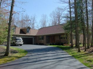 156 Lichen Ln, Cool Ridge, WV 25825