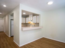 245 SW Hooker St