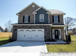 547 Hammond Farm Rd, Hope Mills, NC 28348