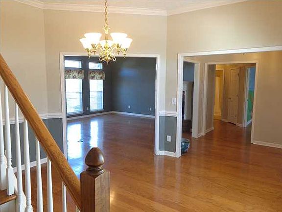 3rd image of 203 Lakeshore Dr