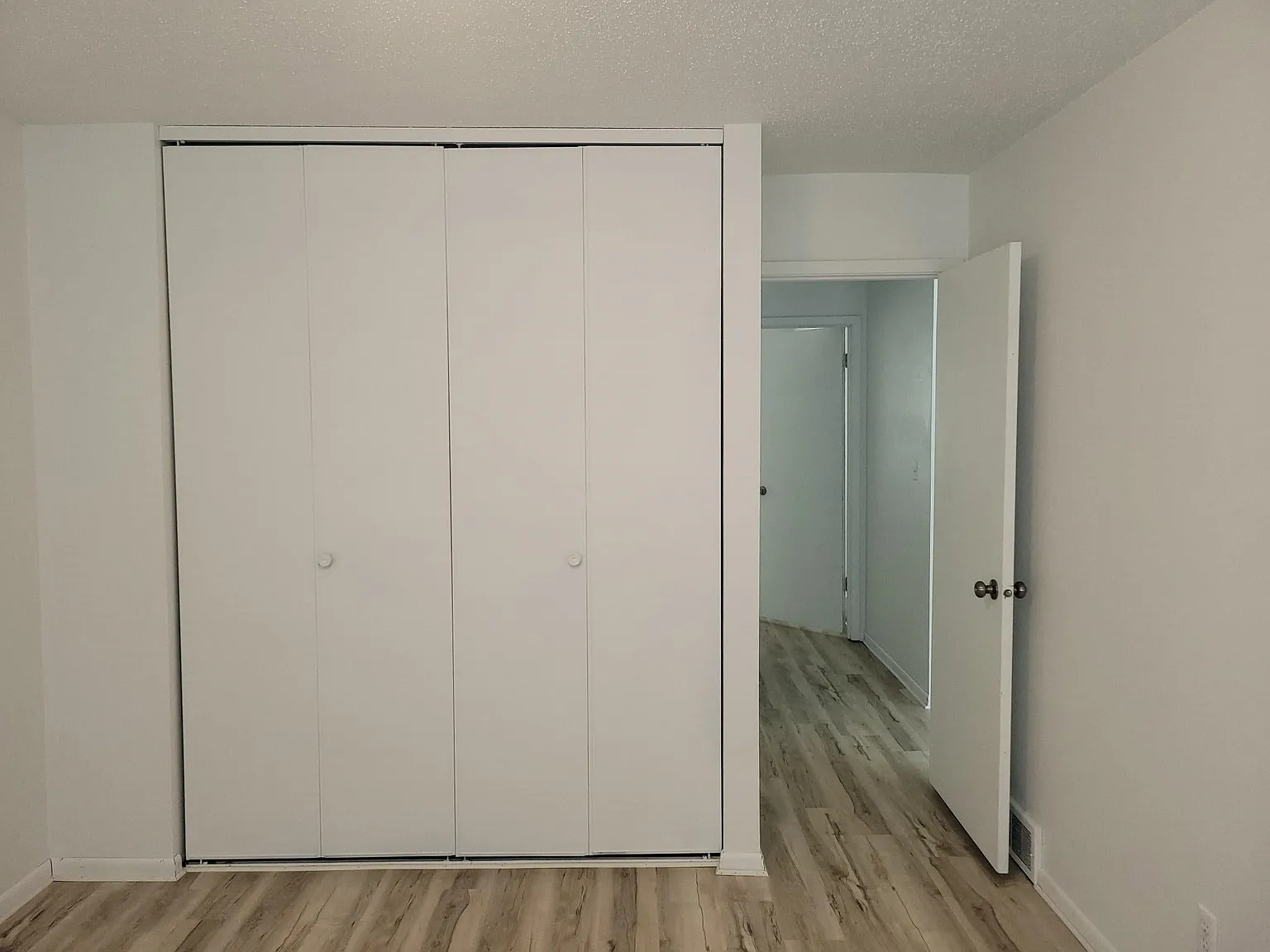 2 bed, 1.0 bath, $1,400 — Photo 4