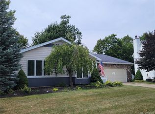 66 Running Brook Dr, Lancaster, NY 14086