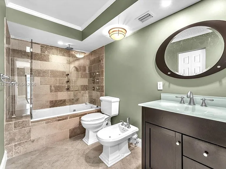 2401 Collins Ave #1807 — Photo 9