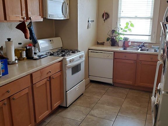 2nd image of 404 N Winnetka Ave