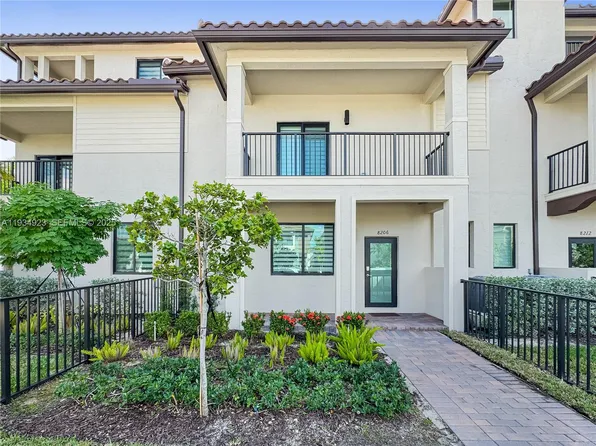 8206 NW 43rd St, Doral, FL 33166