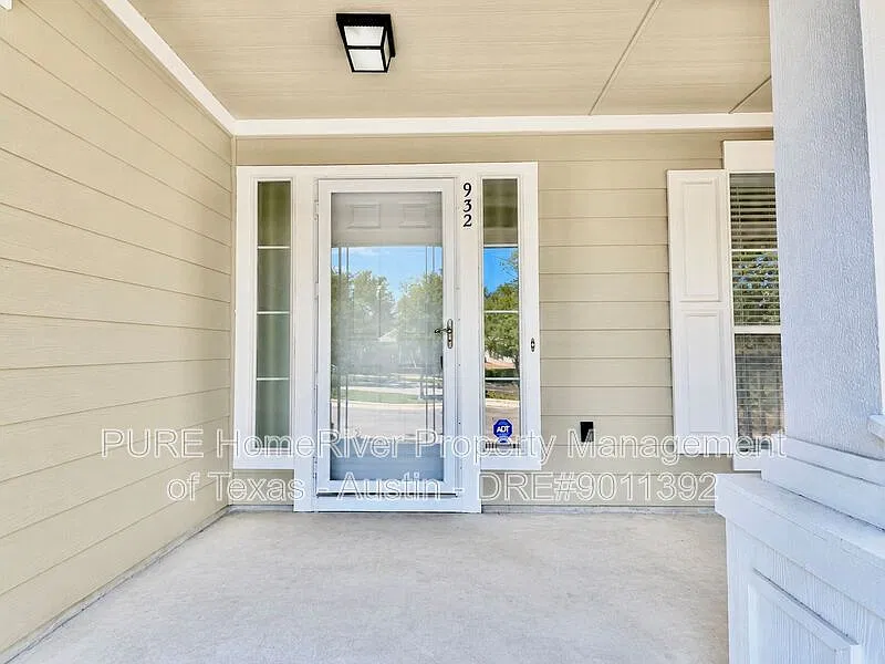 3 bed, 2.0 bath, 1639 sqft, $1,950 — Photo 2