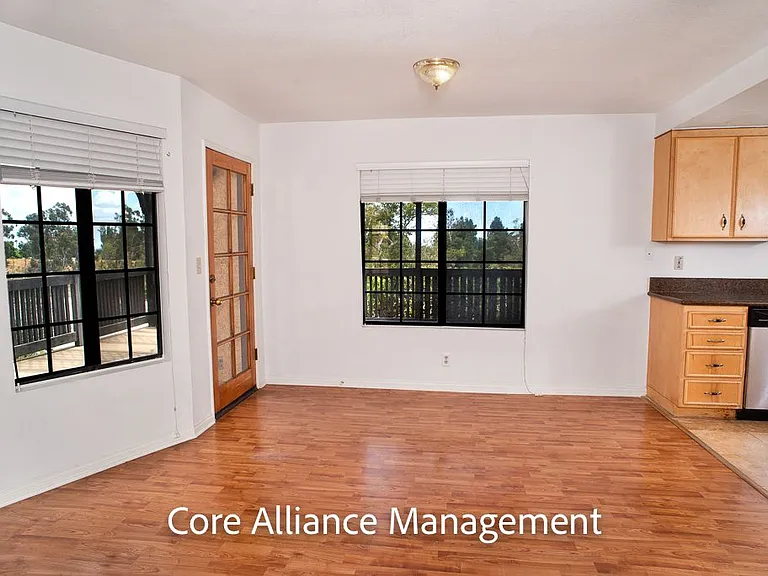 18324 Algiers St — Photo 10