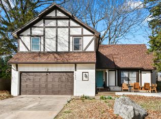 1455 S Oakmont Avenue, Springfield, MO 65809