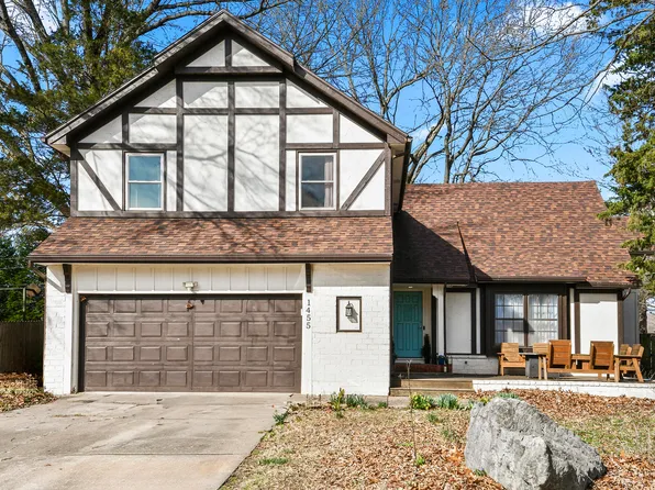 1455 S Oakmont Avenue, Springfield, MO 65809