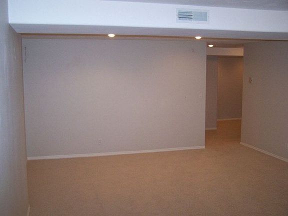 4th image of 870 Summerset Ct