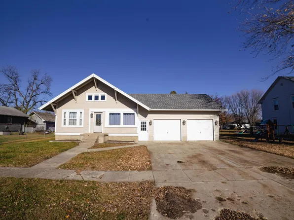 112 Church St, Royal, IA 51357