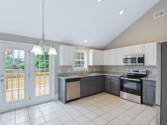 3rd image of 1840 D Ave