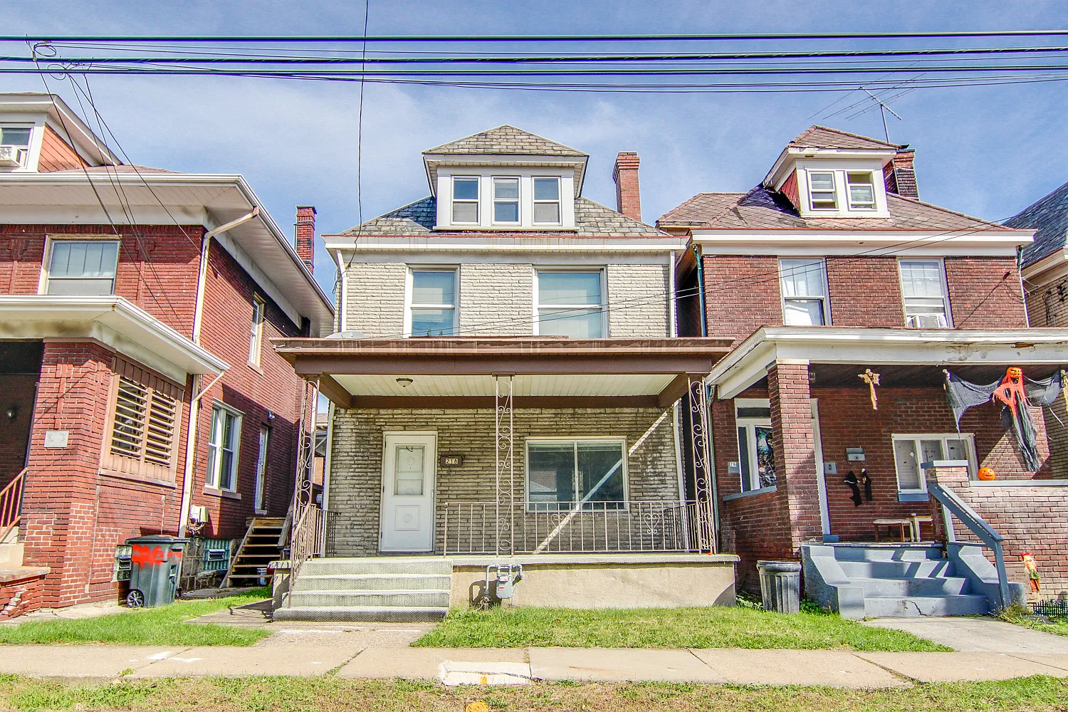 218 Greydon Ave photo 1