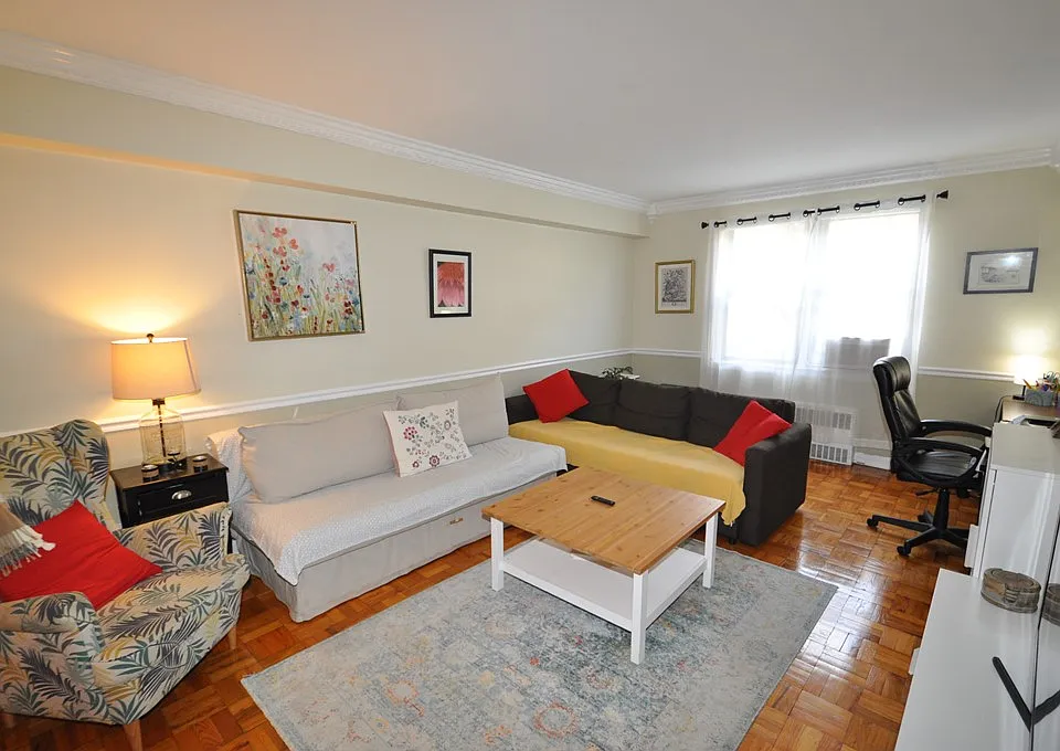 142 Garth Rd #1C