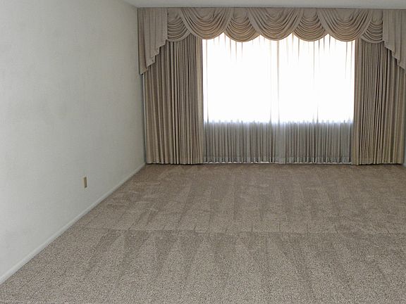 5th image of 6125 W Poinsettia Dr