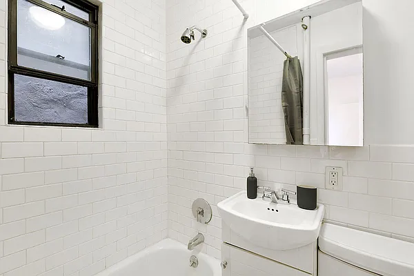 Rented by Yuan Jessica Chuang, LREB | media 9