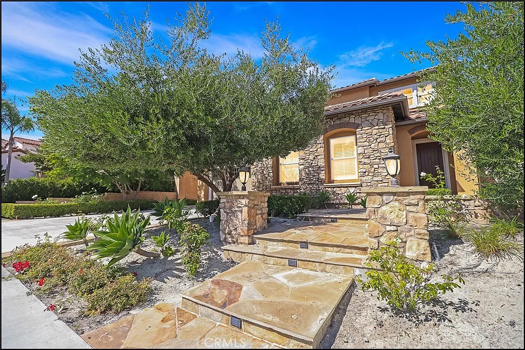 4 bed, 4.5 bath, 3700 sqft, $8,500 — Photo 2