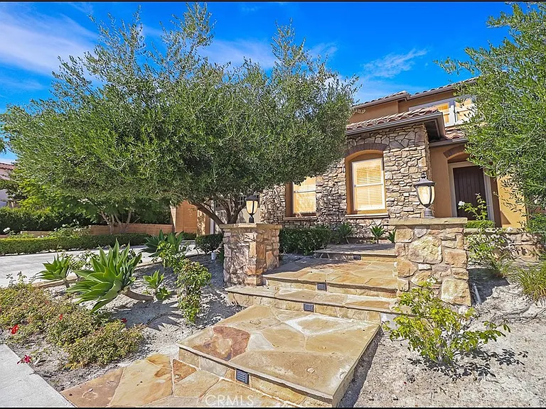 47 Santa Barbara Dr — Photo 2