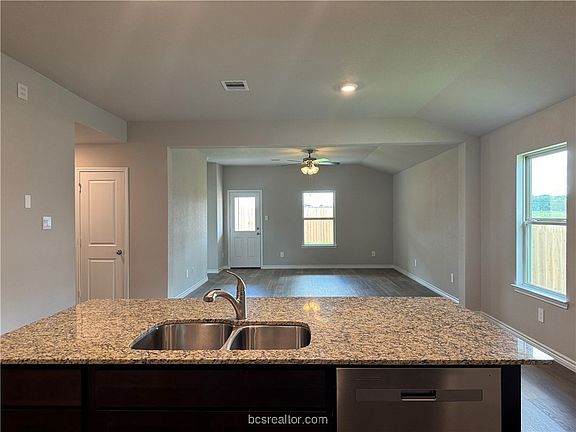 5th image of 1709 Grimes Dr