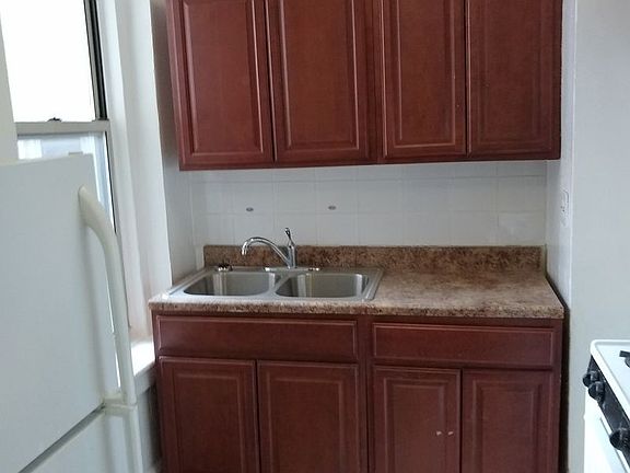 2nd image of 2410 Kings Hwy APT 3A