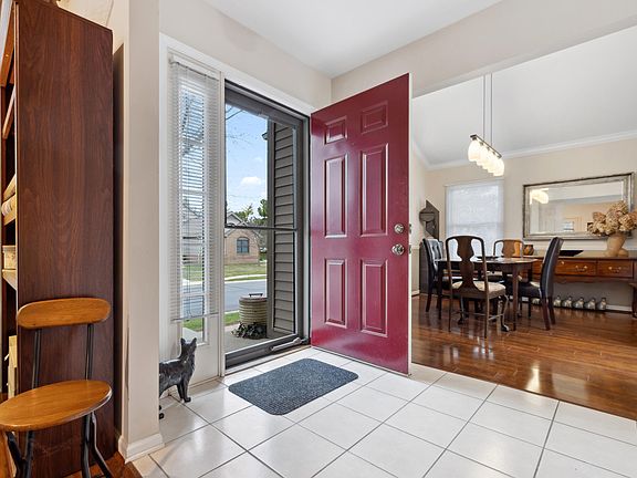 3rd image of 564 Galen Cir