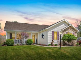 8323 Grand Forest Dr, Fort Wayne, IN 46815