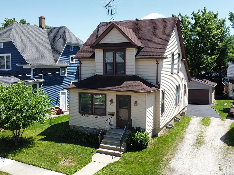 622 Roosevelt Ct
