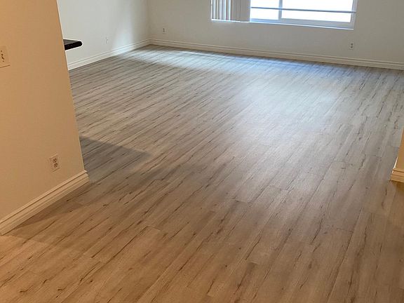 4th image of 11117 Hartsook St APT 204