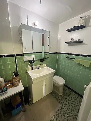 2nd image of 526 E 11th St APT 3A