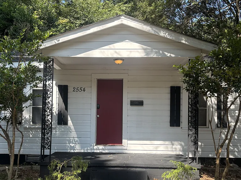 2554 Hemphill St — Photo 1