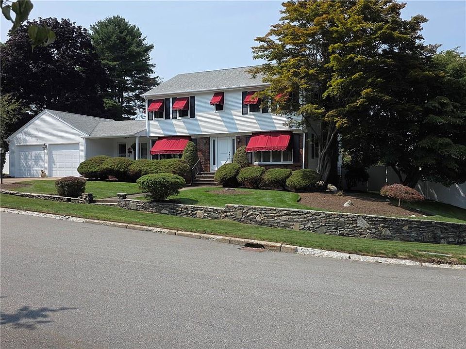 1st image of 10 Surrey Ln