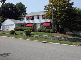 10 Surrey Ln, Lincoln, RI 02865