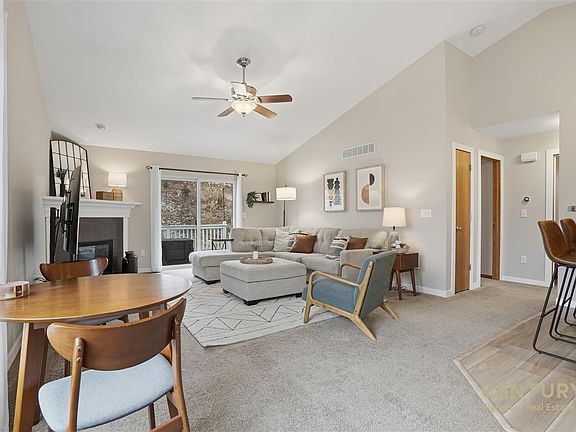 3rd image of 295 Hickory Ct