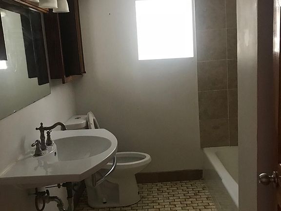 5th image of 2443 N Newcastle Ave