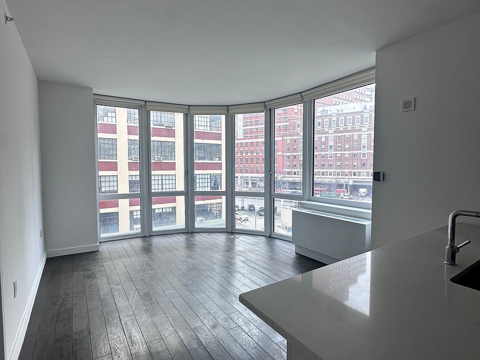 1st image of 309 Gold St APT 5A