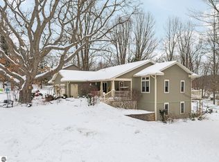 8274 Mychelle Ln, Cadillac, MI 49601
