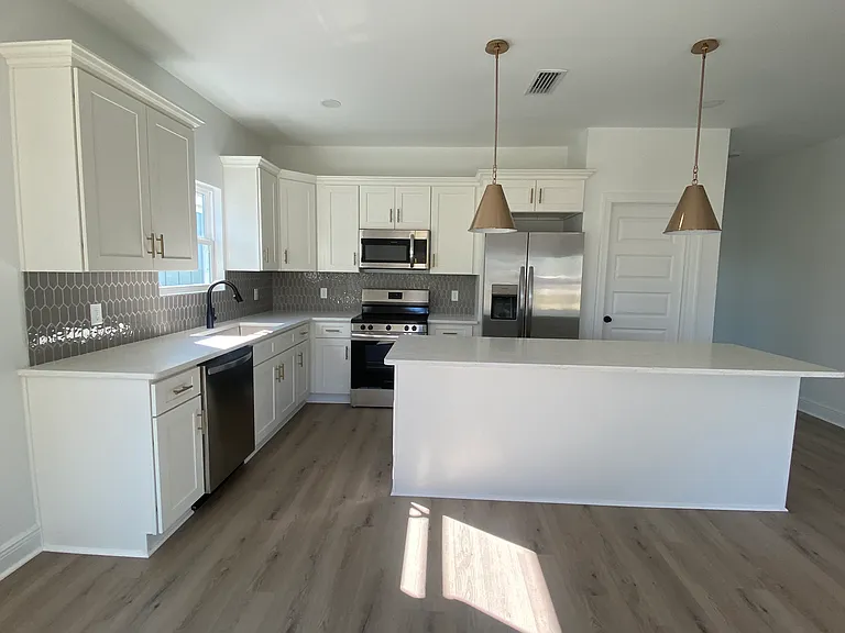 1303 Louisiana Ave — Photo 4