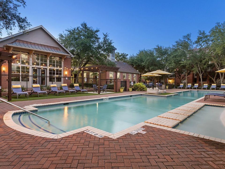 Sparkling Swimming Pool