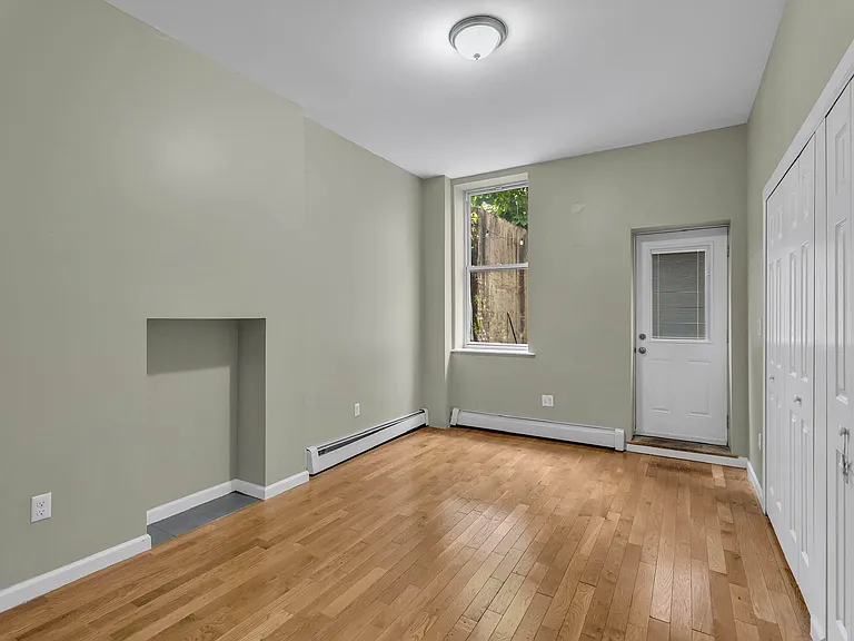 469 Central Ave #1R — Photo 4