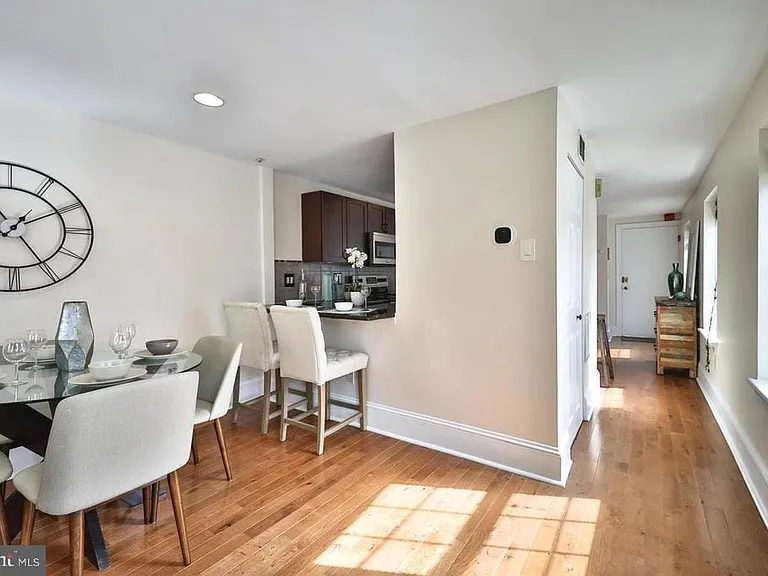 630-32 N 17th St #5 — Photo 7