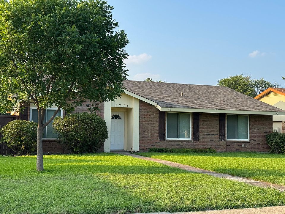 1st image of 2921 Chariot Ln