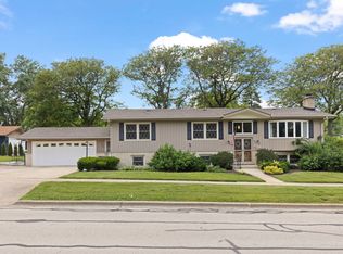 403 W Harding Rd, Lombard, IL 60148