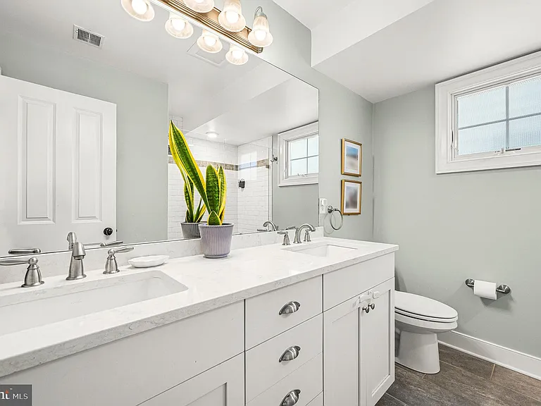 625 W Mulberry St — Photo 20