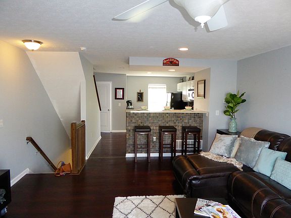 3rd image of 5562 Rainbow Falls St
