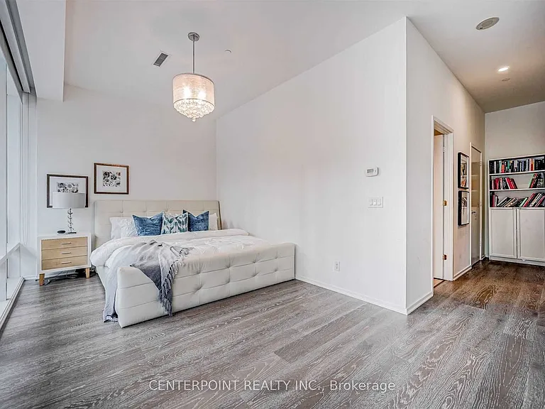 1 Bloor St E #515 — Photo 17