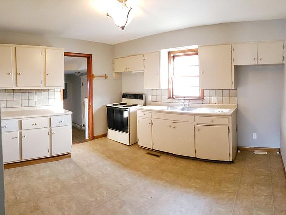 3rd image of 2510 W High St