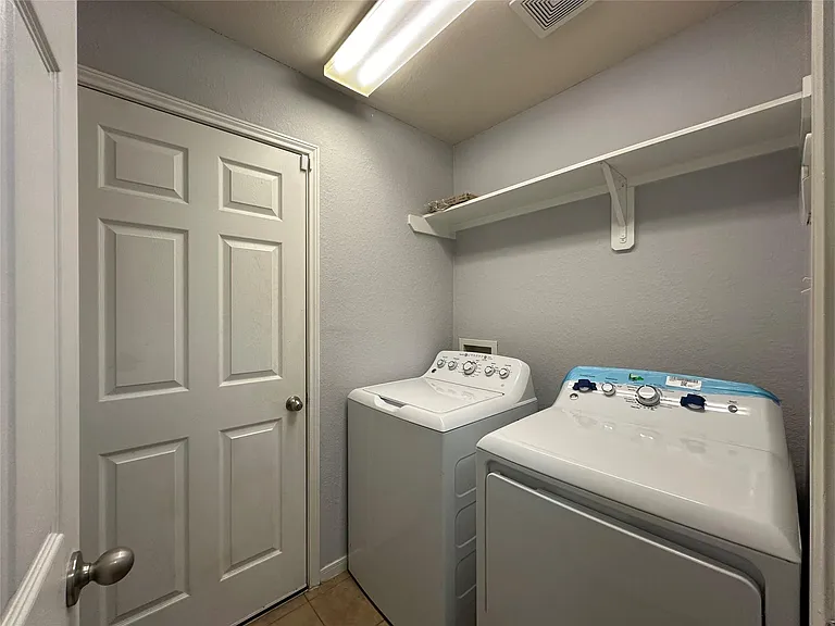 8023 Clover Leaf Dr — Photo 30