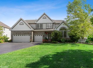 2296 Schrader Ln, North Aurora, IL 60542