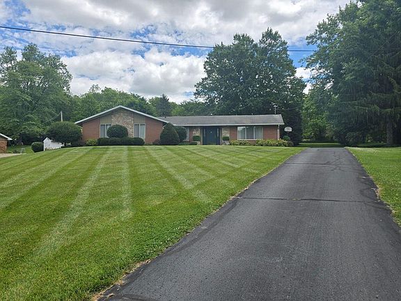 4th image of 2082 Stowe Dr