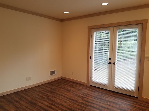 5th image of 600 NE Hostmark St #B